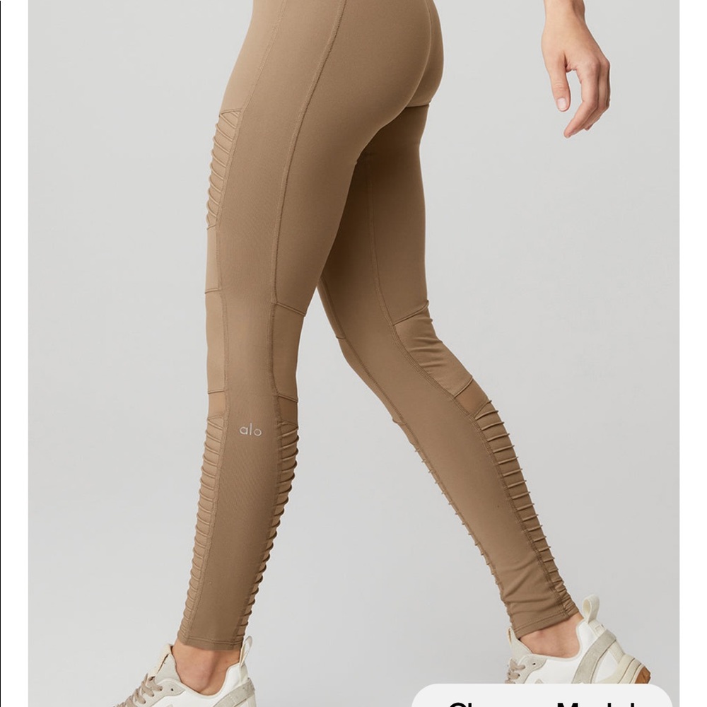 Alo size xxs NWT gravel Moto leggings